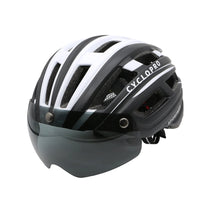 casque velo avec visiere noir blanc