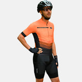 tenue cycliste adventure orange main