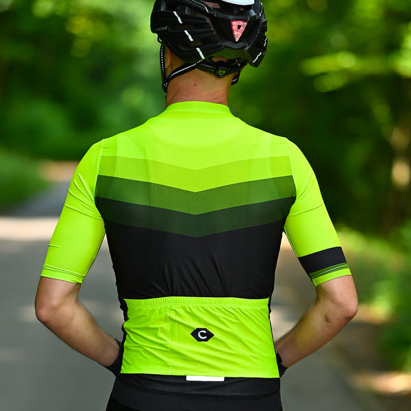 Tenue Sport Vélo été Maillot Cyclisme ODLO Essentials - Manches Courtes - 3 Poches Arrière - Polyester Recyclé Vetement Velo Homme Tenue Sport Vélo été Maillot Cyclisme ODLO Essentials - Manches Courtes - 3 Poches Arrière - Polyester Recyclé Vetement Velo Homme